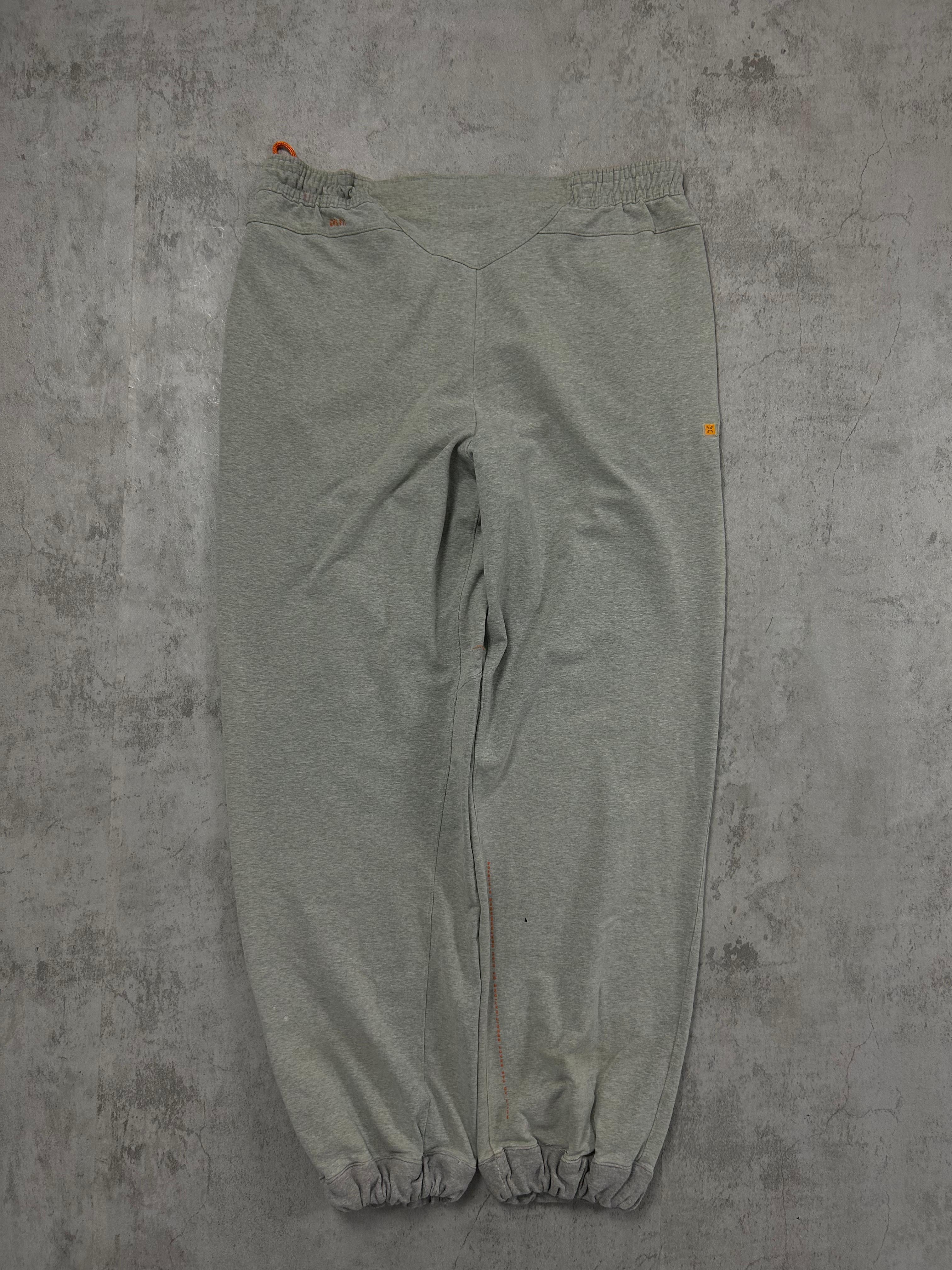 Pantalon deportivo Nike vintage gris