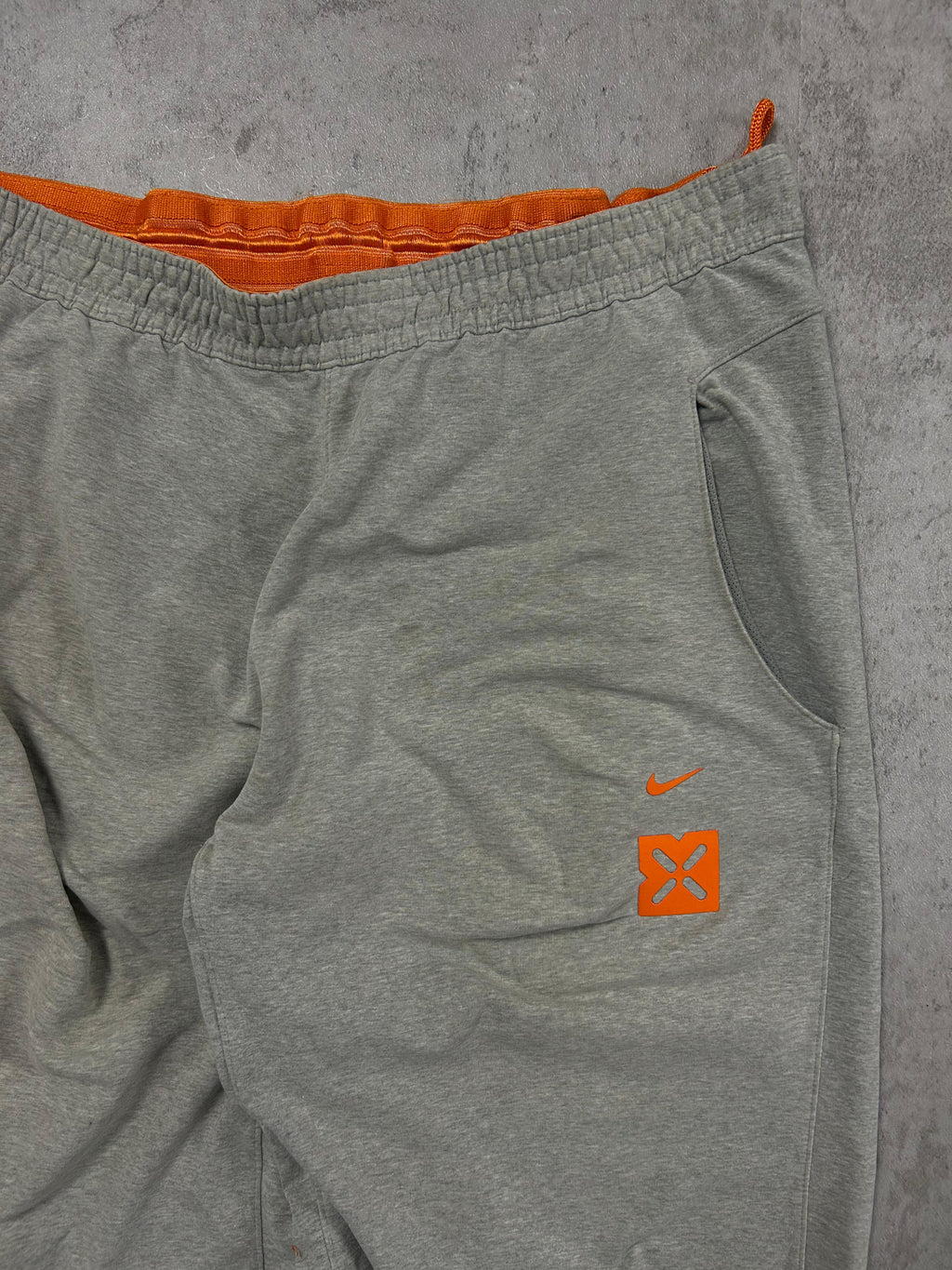 Pantalon deportivo Nike vintage gris