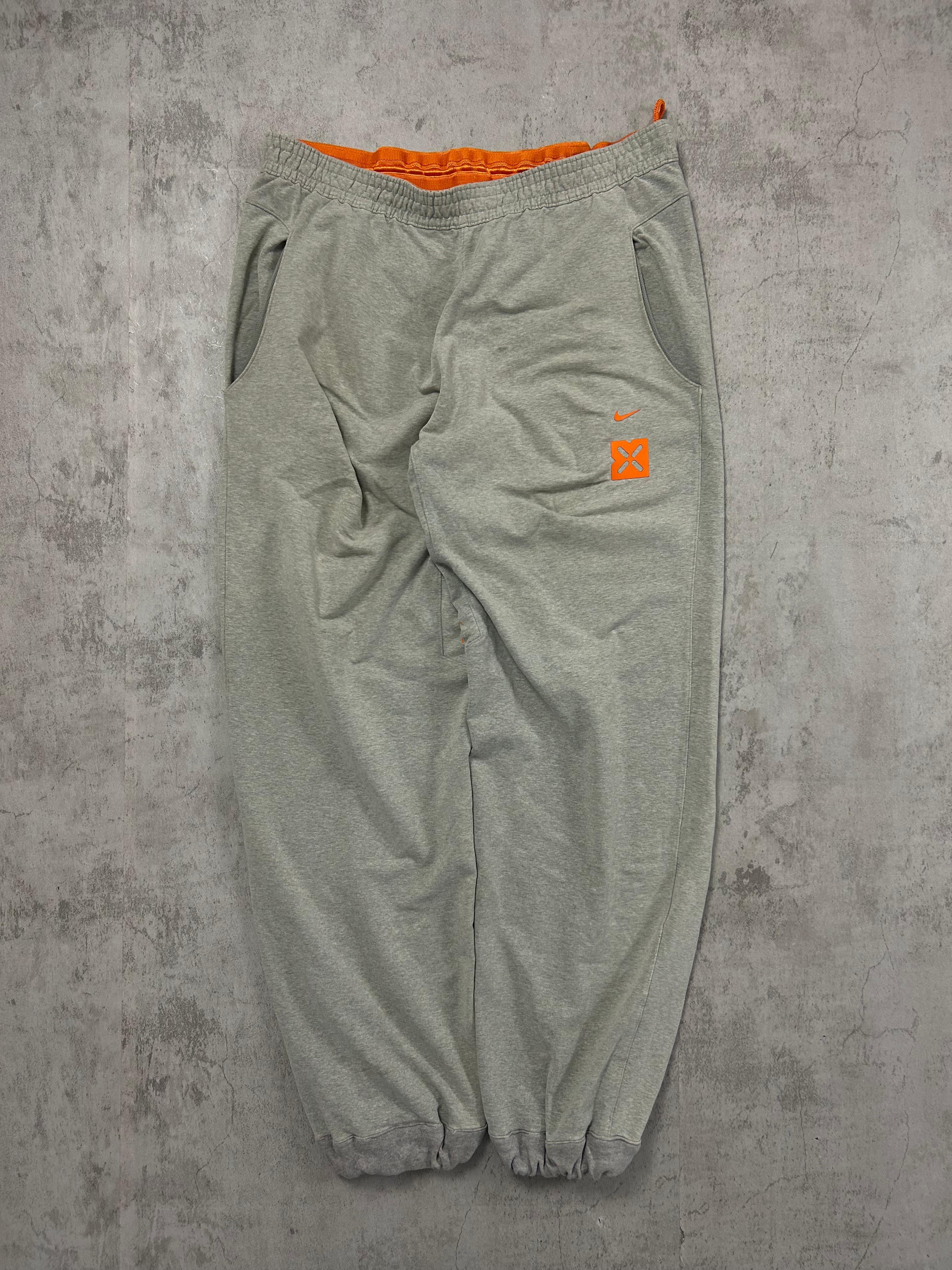 Pantalon deportivo Nike vintage gris