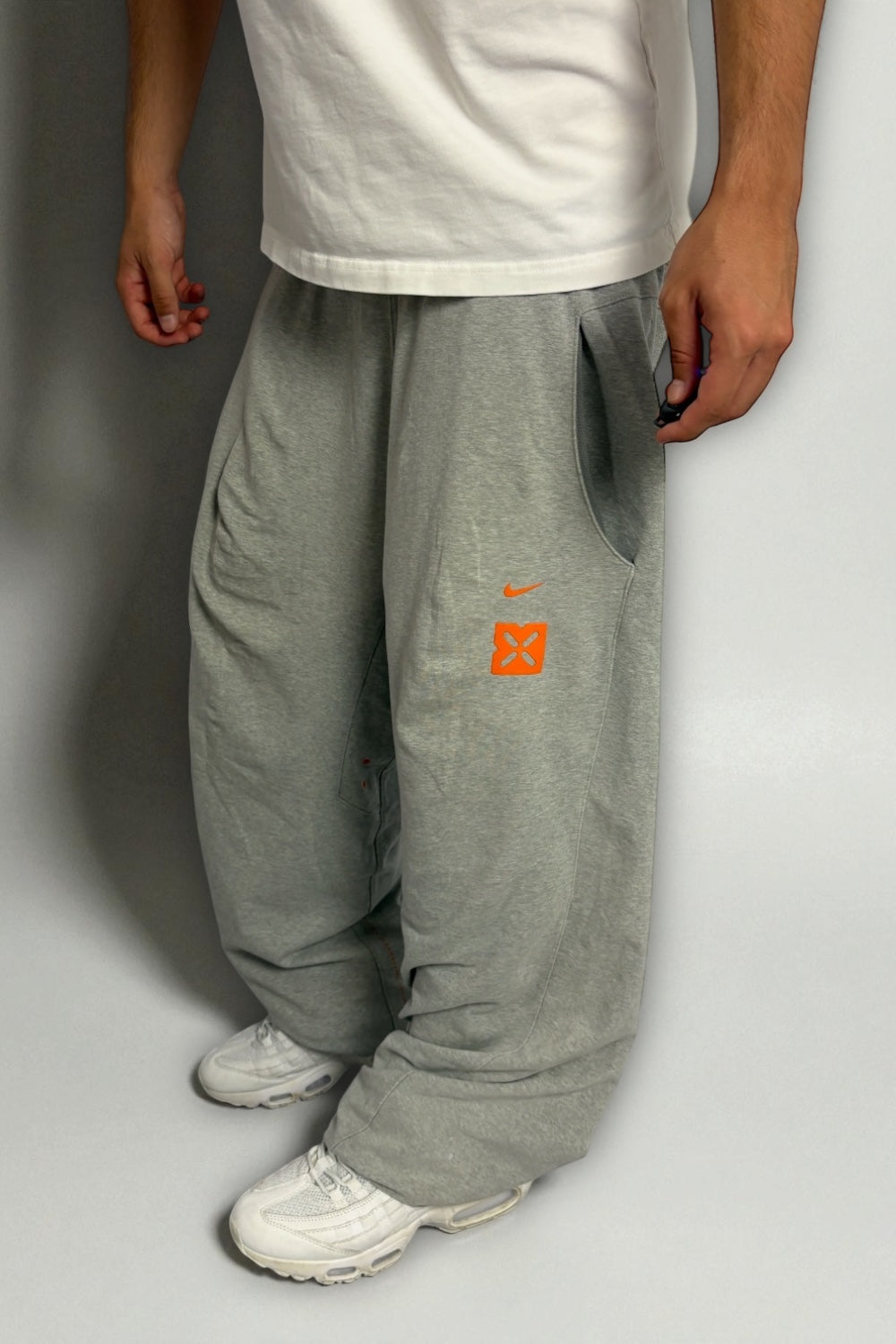 Pantalon deportivo Nike vintage gris